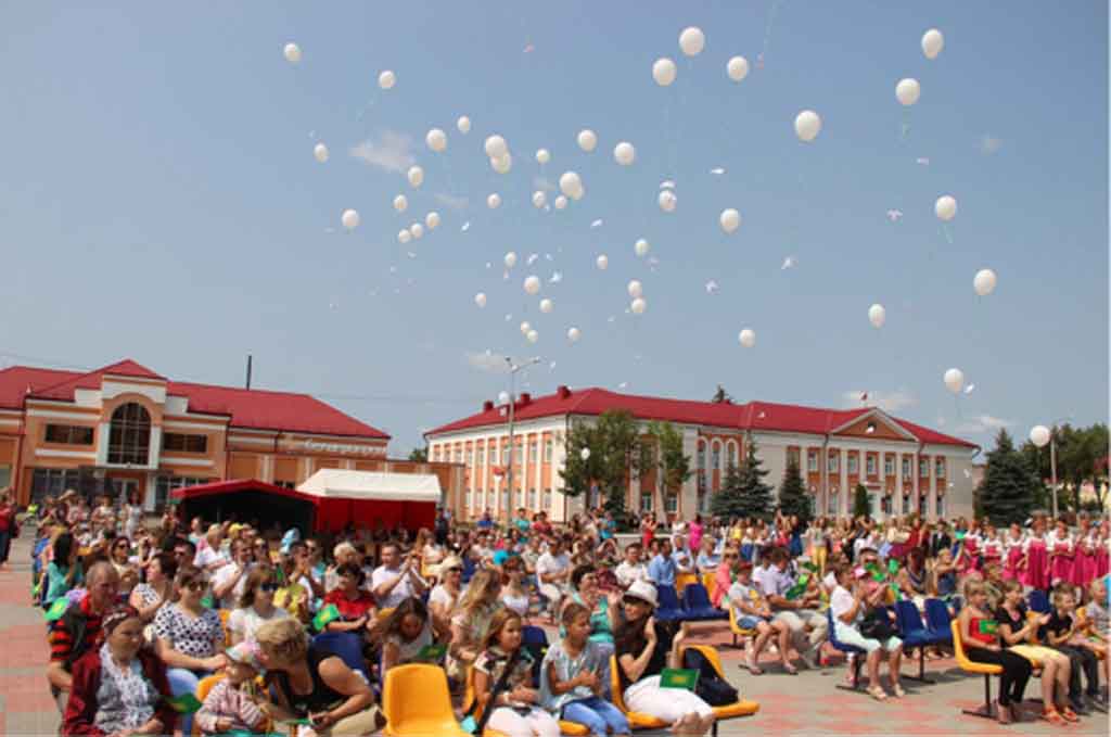 Беларусь - зямля пад белымi крыламi.